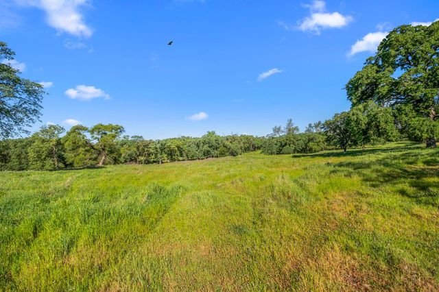 3000 Alexandrite Dr, Rescue, CA 95672