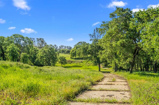 3000 Alexandrite Dr, Rescue, CA 95672