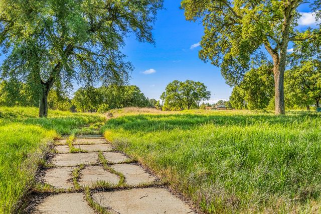 3000 Alexandrite Dr, Rescue, CA 95672