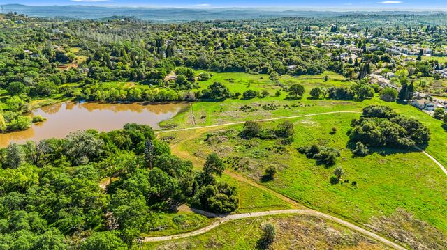 3000 Alexandrite Dr, Rescue, CA 95672