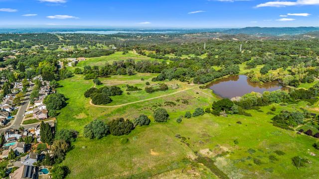 3000 Alexandrite Dr, Rescue, CA 95672