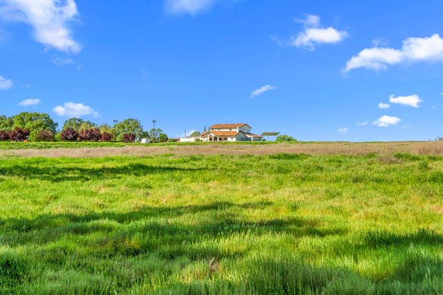 3000 Alexandrite Dr, Rescue, CA 95672