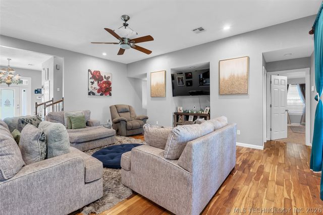 7045 S 369th East Avenue, Broken Arrow, OK 74014