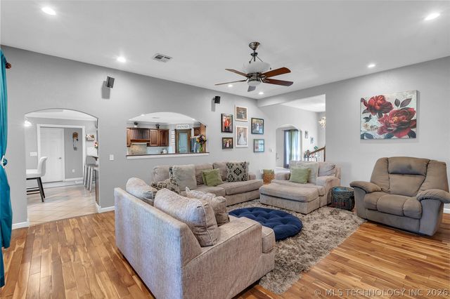 7045 S 369th East Avenue, Broken Arrow, OK 74014