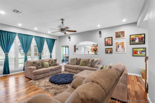 7045 S 369th East Avenue, Broken Arrow, OK 74014