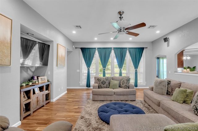 7045 S 369th East Avenue, Broken Arrow, OK 74014