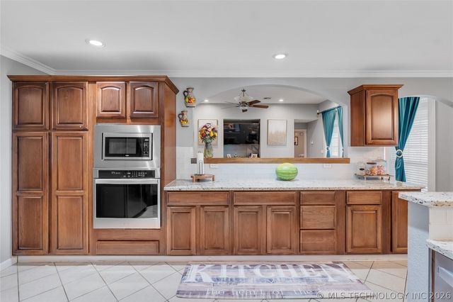 7045 S 369th East Avenue, Broken Arrow, OK 74014