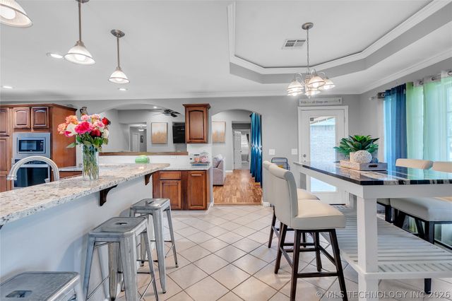 7045 S 369th East Avenue, Broken Arrow, OK 74014