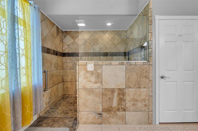 7045 S 369th East Avenue, Broken Arrow, OK 74014