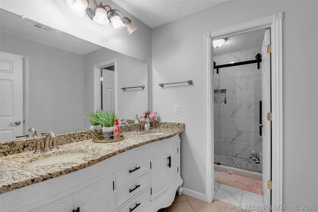 7045 S 369th East Avenue, Broken Arrow, OK 74014