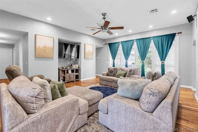 7045 S 369th East Avenue, Broken Arrow, OK 74014