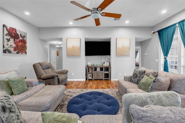 7045 S 369th East Avenue, Broken Arrow, OK 74014