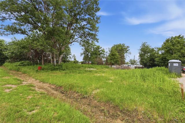 736 & 740 Azalea St, Prairie View, TX 77484