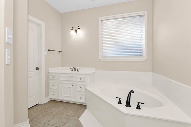 110 Wick Willow Drive, Montgomery, TX 77356