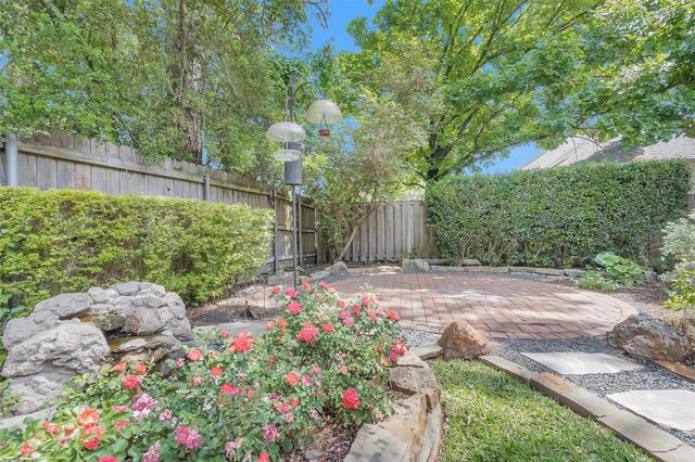 110 Wick Willow Drive, Montgomery, TX 77356