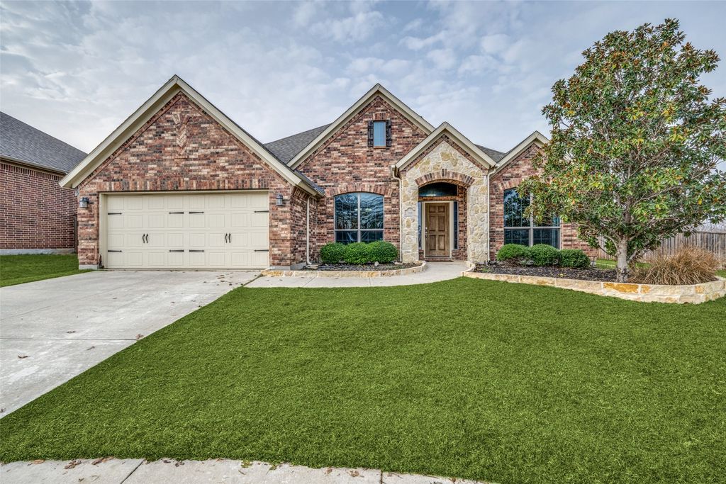 360 Falstaff Drive, Roanoke, TX 76262