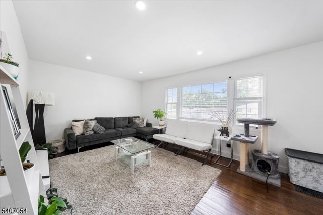 25 Evelyn Ct, Maplewood Twp., NJ 07040