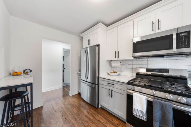 25 Evelyn Ct, Maplewood Twp., NJ 07040