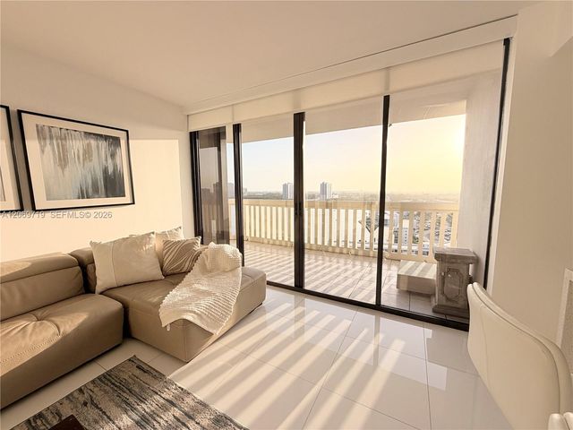 1000 W Island Boulevard 1911, Aventura, FL 33160