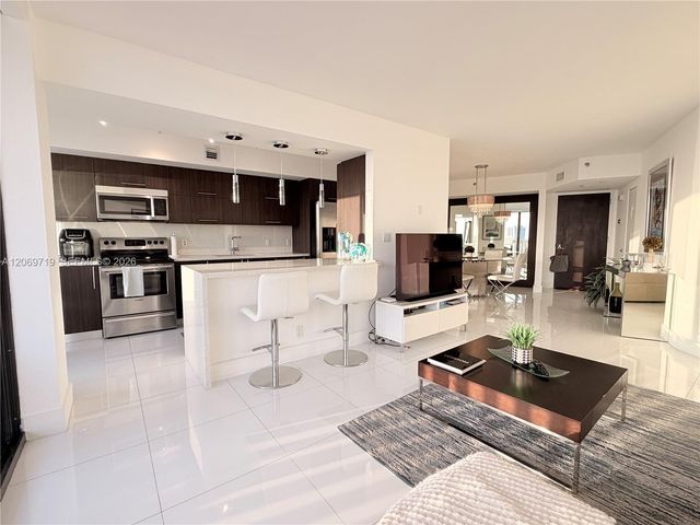 1000 W Island Boulevard 1911, Aventura, FL 33160