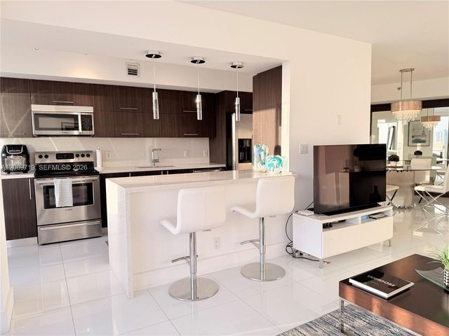1000 W Island Boulevard 1911, Aventura, FL 33160
