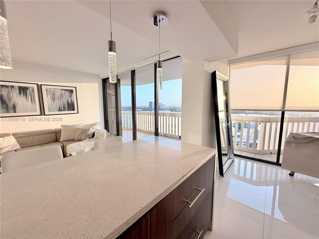 1000 W Island Boulevard 1911, Aventura, FL 33160