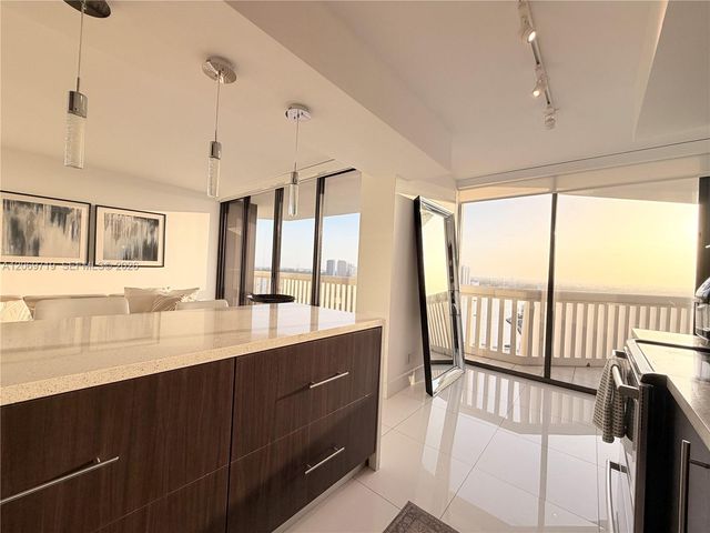 1000 W Island Boulevard 1911, Aventura, FL 33160