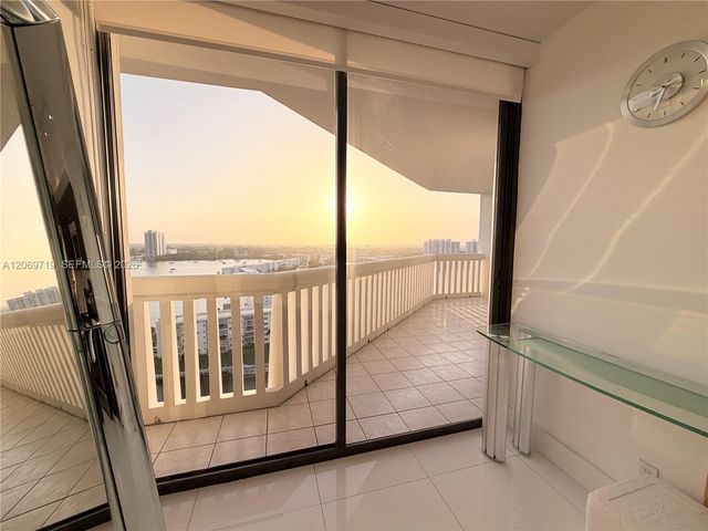 1000 W Island Boulevard 1911, Aventura, FL 33160