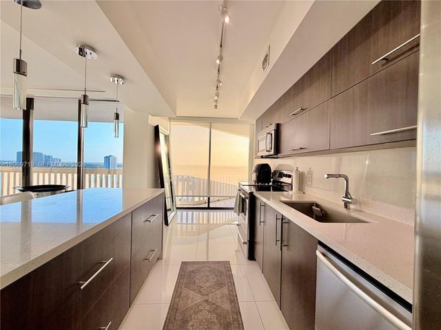 1000 W Island Boulevard 1911, Aventura, FL 33160
