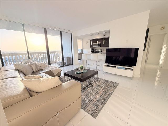 1000 W Island Boulevard 1911, Aventura, FL 33160