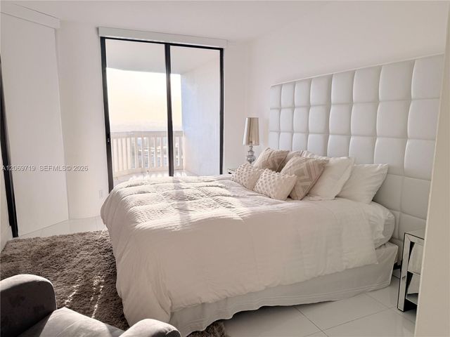 1000 W Island Boulevard 1911, Aventura, FL 33160