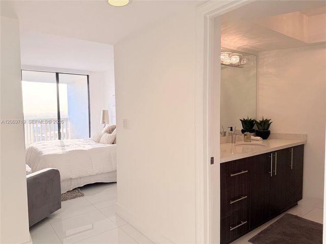 1000 W Island Boulevard 1911, Aventura, FL 33160