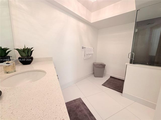 1000 W Island Boulevard 1911, Aventura, FL 33160