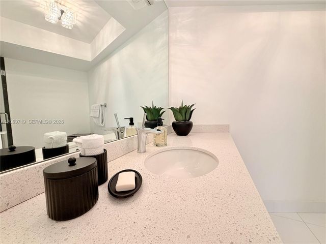 1000 W Island Boulevard 1911, Aventura, FL 33160