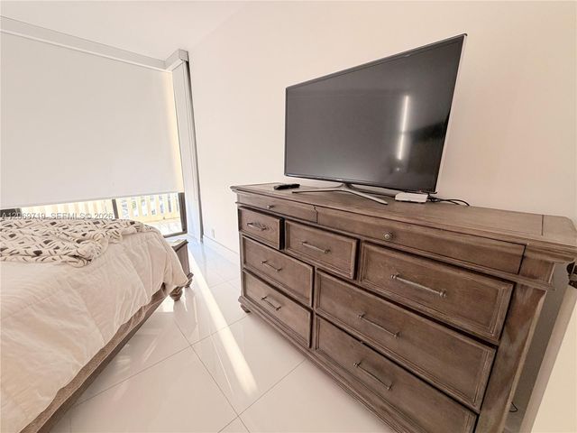 1000 W Island Boulevard 1911, Aventura, FL 33160
