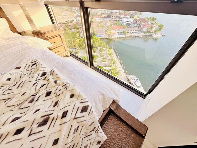 1000 W Island Boulevard 1911, Aventura, FL 33160