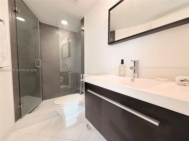 1000 W Island Boulevard 1911, Aventura, FL 33160