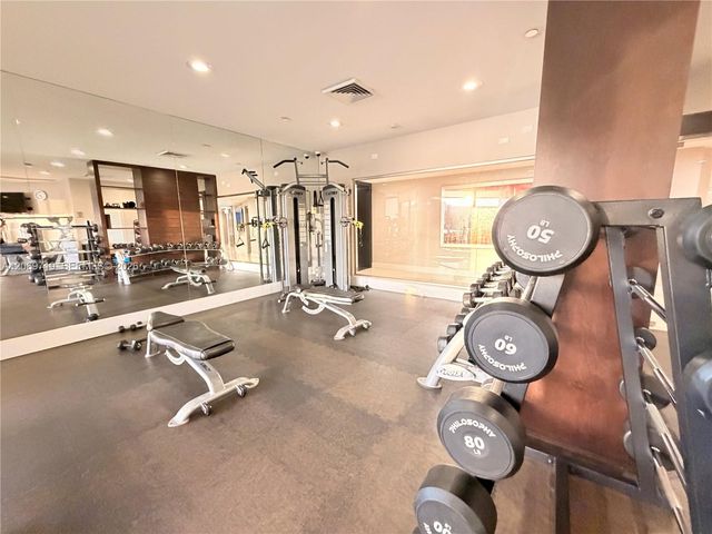 1000 W Island Boulevard 1911, Aventura, FL 33160