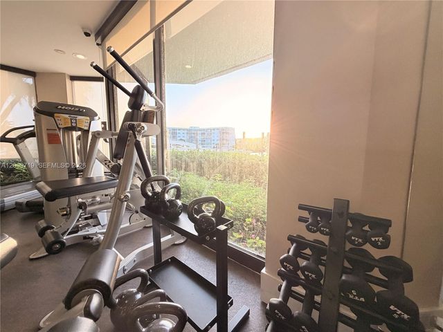 1000 W Island Boulevard 1911, Aventura, FL 33160