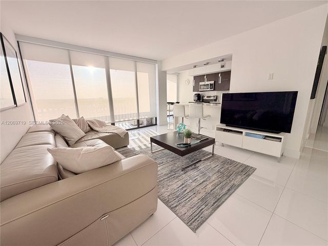 1000 W Island Boulevard 1911, Aventura, FL 33160