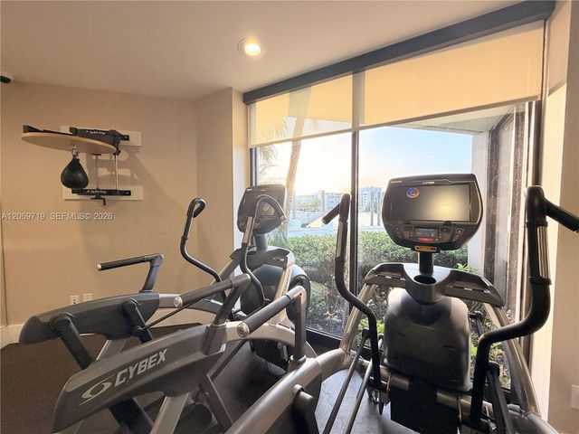 1000 W Island Boulevard 1911, Aventura, FL 33160