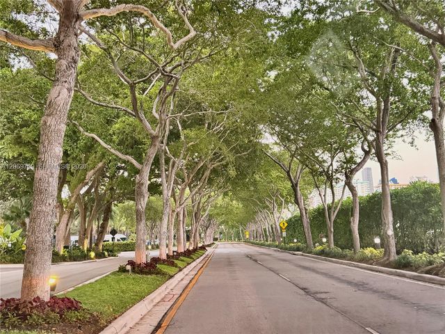 1000 W Island Boulevard 1911, Aventura, FL 33160
