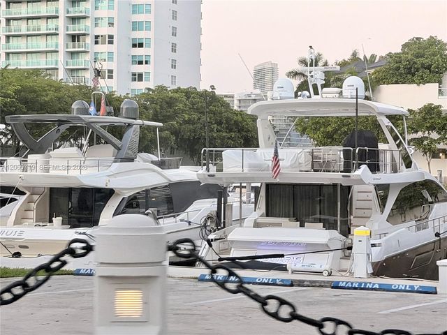1000 W Island Boulevard 1911, Aventura, FL 33160