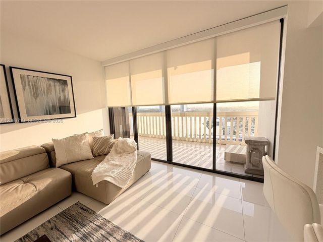 1000 W Island Boulevard 1911, Aventura, FL 33160