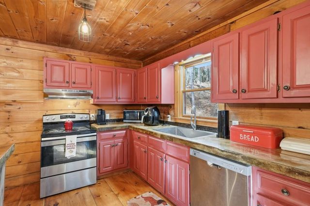 19 Blackberry Falls Lane, Ellijay, GA 30536