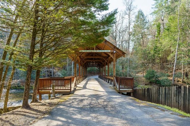 19 Blackberry Falls Lane, Ellijay, GA 30536