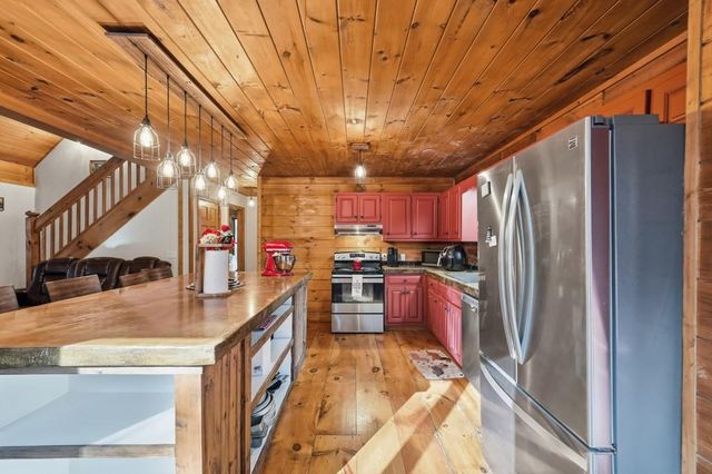 19 Blackberry Falls Lane, Ellijay, GA 30536