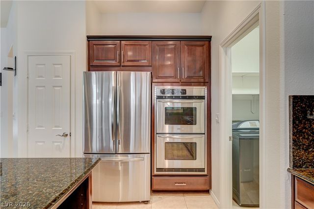 6641 Black Oaks Street, North Las Vegas, NV 89084