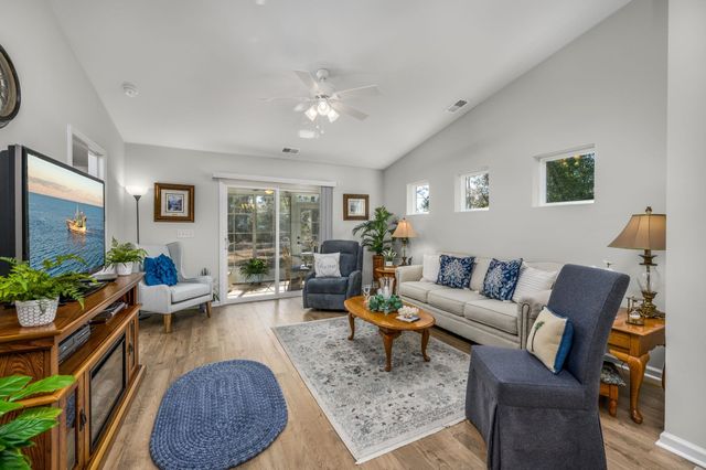 604 Wallace Dr., Little River, SC 29566