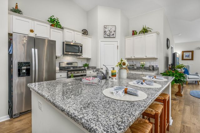 604 Wallace Dr., Little River, SC 29566